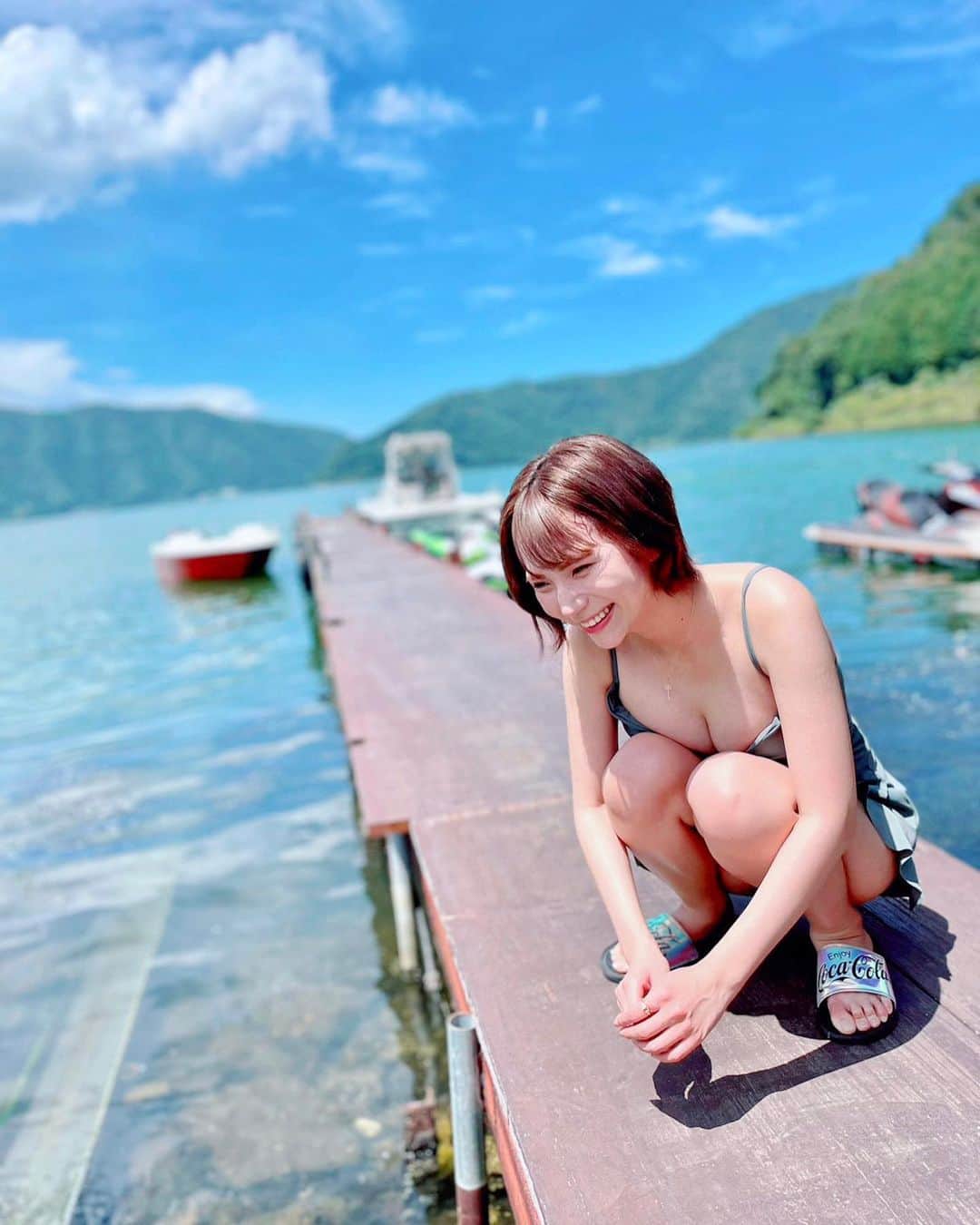 街山みほのインスタグラム：「@machiyamamiho   青空と湖と街山。  #夏の思い出   #まちみー #街山みほ #水着 #かわいい #グラビア #モデル #japan #girl #cute #beautiful #可愛」