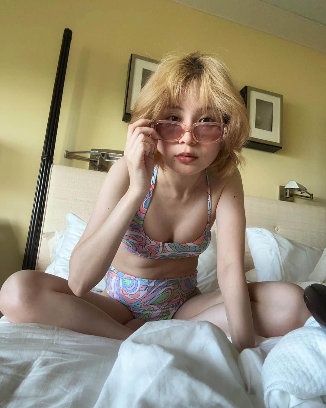 潮みかさんのインスタグラム写真 - (潮みかInstagram)「この水着18ドルでした👙 円安とはいえ安い😍 エミリオプッチみたい🩵💚🩷  #家族旅行  #初ハワイ  #カハラホテル」8月2日 19時55分 - ushiomika