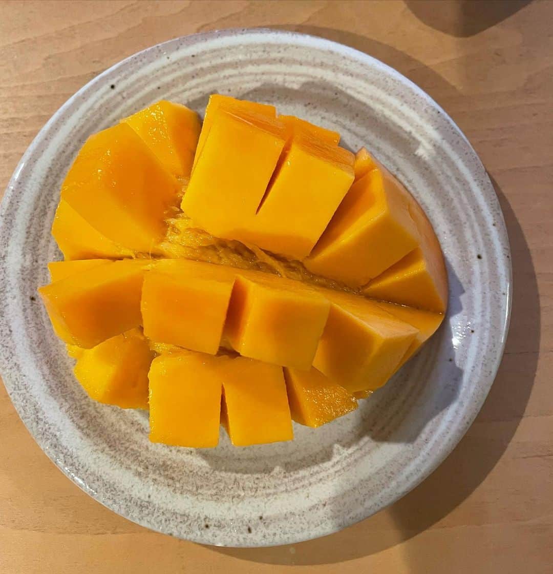 田中卓志さんのインスタグラム写真 - (田中卓志Instagram)「マンゴー食べました🥭うまい😋」8月2日 19時55分 - ungirls_tanaka