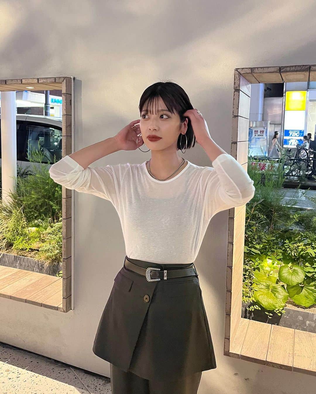 奥田紗都さんのインスタグラム写真 - (奥田紗都Instagram)「. いつかの出勤コーデ🌙 ⁡ ⁡ @esutoreja のシアートップスがお気に入り❤︎ ⁡ ⁡ 最近はこういうシンプルなスタイルが好きです🤍 ⁡ ⁡ ⁡ ⁡ ⁡ ⁡ ⁡ #esutoreja #出勤コーデ #カジュアルコーデ #シアートップス #ワイドパンツ #ワイドパンツコーデ #hare」8月2日 21時00分 - osato720
