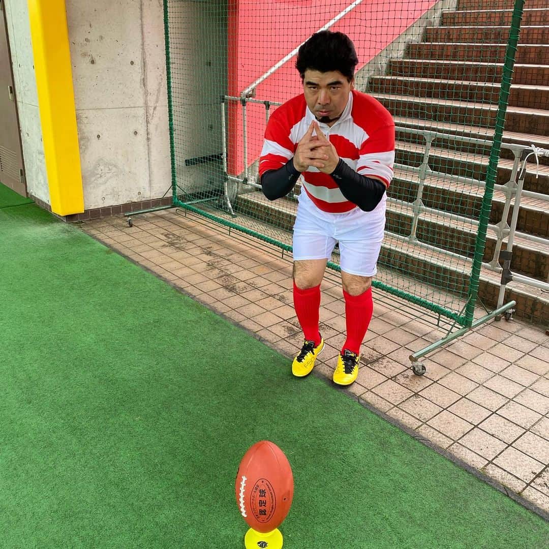 蛭川 慎太郎のインスタグラム：「ルーティンを極めし者だけが出せる究極の技。 それがラグビーム。 #有吉の壁」