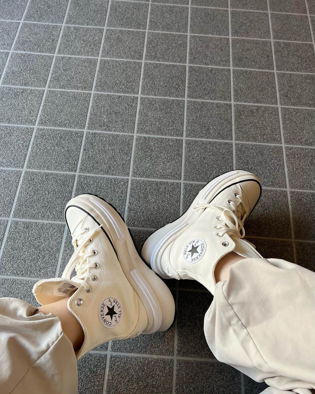 Yoshie Hamaのインスタグラム：「Converse Run Star Legacy CX  #厚底コンバース #韓国コンバース #日本未発売 #日本のコンバース履けない #韓国行きたい #converse」