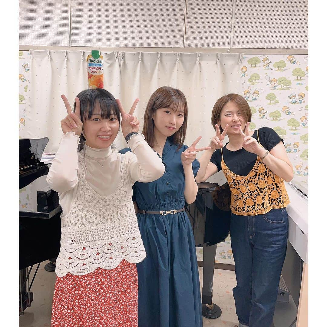 RIONさんのインスタグラム写真 - (RIONInstagram)「いよいよ 8/5(土)18:00〜 ライブラリーコンサート🎵  そして新南陽は花火大会🎆 徳山駅前図書館でコンサートを見てからでも余裕で間に合うよ🤗  私も片付けが終わってからでも間に合うんだけど💨 諸事情(ぼっち)により家に帰ります🏠🤣笑笑  当日、花火は見ないけど◯◯の曲を弾くのでどうぞお楽しみに〜🎹  練習中の動画を少し🤗 #打上花火 #米津玄師 #DAOKO  #花火　 #拡散希望RTお願いします #拡散希望RT #RION #リリース  #音大生 #Dearest  #Remember  #エレクトーン  #hikari  #音楽ユニット　 #Libraryconcert #山口県 #周南市  #徳山駅 #徳山駅前図書館　 #山口タレント図鑑　 #シンガーソングライター　 #弾き語り  #フォローお願いします #バイオリン #ピアノ  #配信リリース  #生きたいの叫び  #卵焼き #神がどうした」8月2日 20時07分 - hikaririon