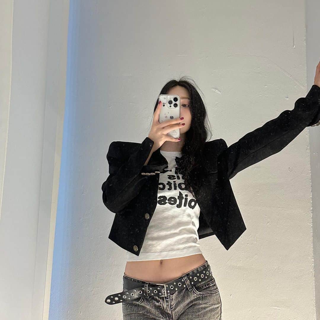 のインスタグラム：「8월 더위 긴장해야지. 다들 건강 조심!」