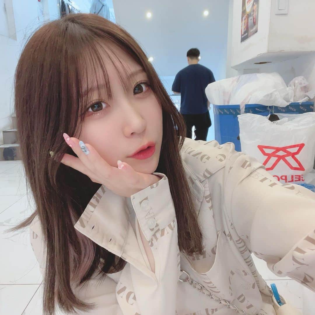 のインスタグラム：「💗脱毛がちで最安でしたい人必見💗 まさかの『華のこの投稿みた』でコース契約が全て半額になるみたいです😂😂😂😂 だからこの投稿とにかくセーブして絶対残しといたほうがいい！  やばすぎるって😂 安すぎるw 3.4枚目にメニュー貼っとくんだけどただでさえ安いのに、 こっから半額はやばい😂 この投稿セーブして是非ミナミで脱毛探してる人は行ってみてね😆💓  詳しく（質問など）は、 @onyx_tattooremoval にDMしてみてね☺️ 華もここ通い始めてから毛の生えてこなさと薄さすごい🥹🙏 是非皆もお得に行ってみてね☺️  #脱毛サロン #大阪脱毛サロン」