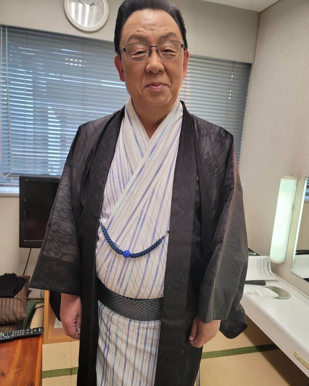 梅沢富美男のインスタグラム：「亡き兄、武生の形見の着物でプレバト収録へ。 どうでしょう？ 似合ってますか？  #プレバト #梅沢武生 #形見」