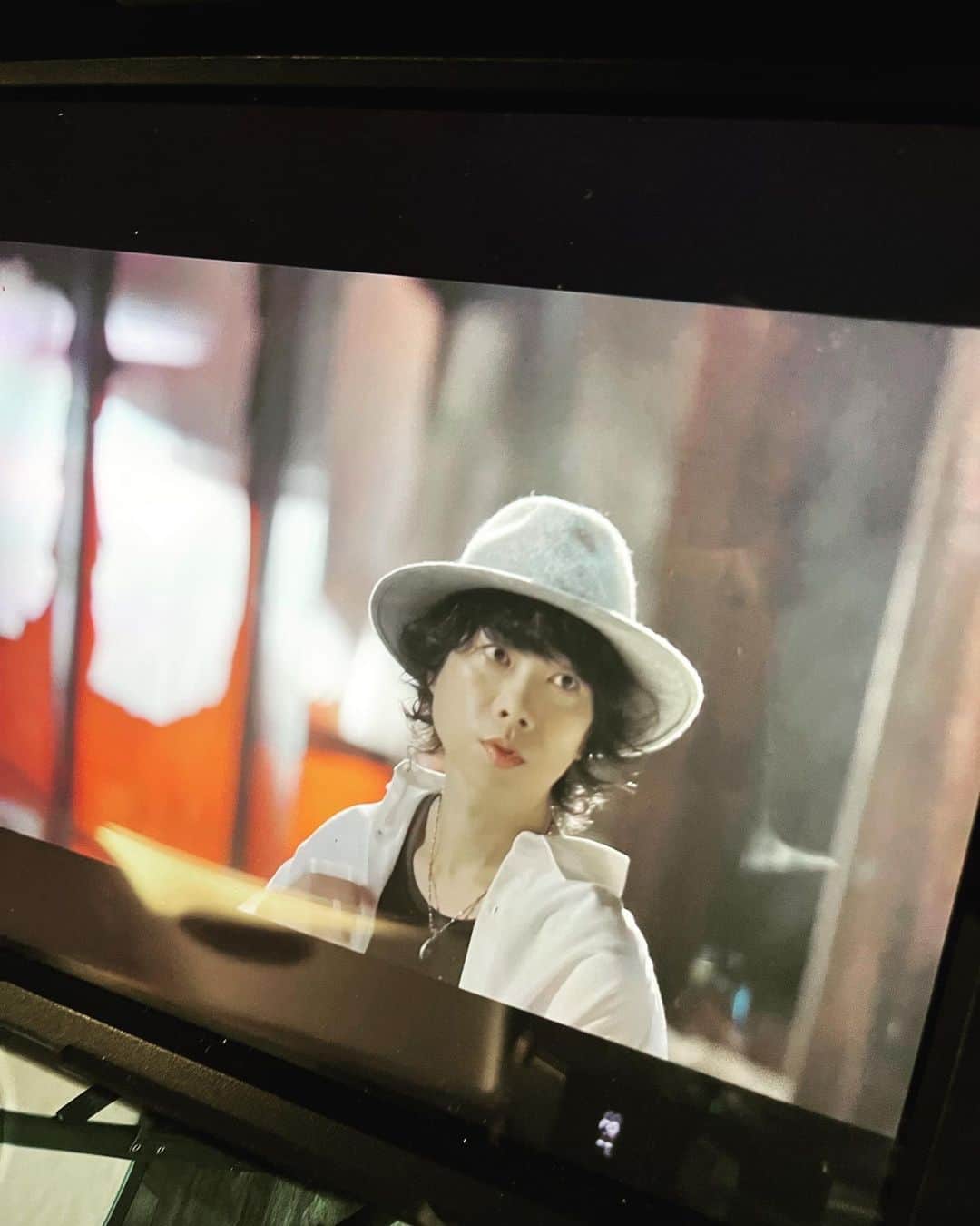 のインスタグラム：「びっくりさせる準備してる #Why #hazzie #making #music #lovesong #lovesongs #mv」