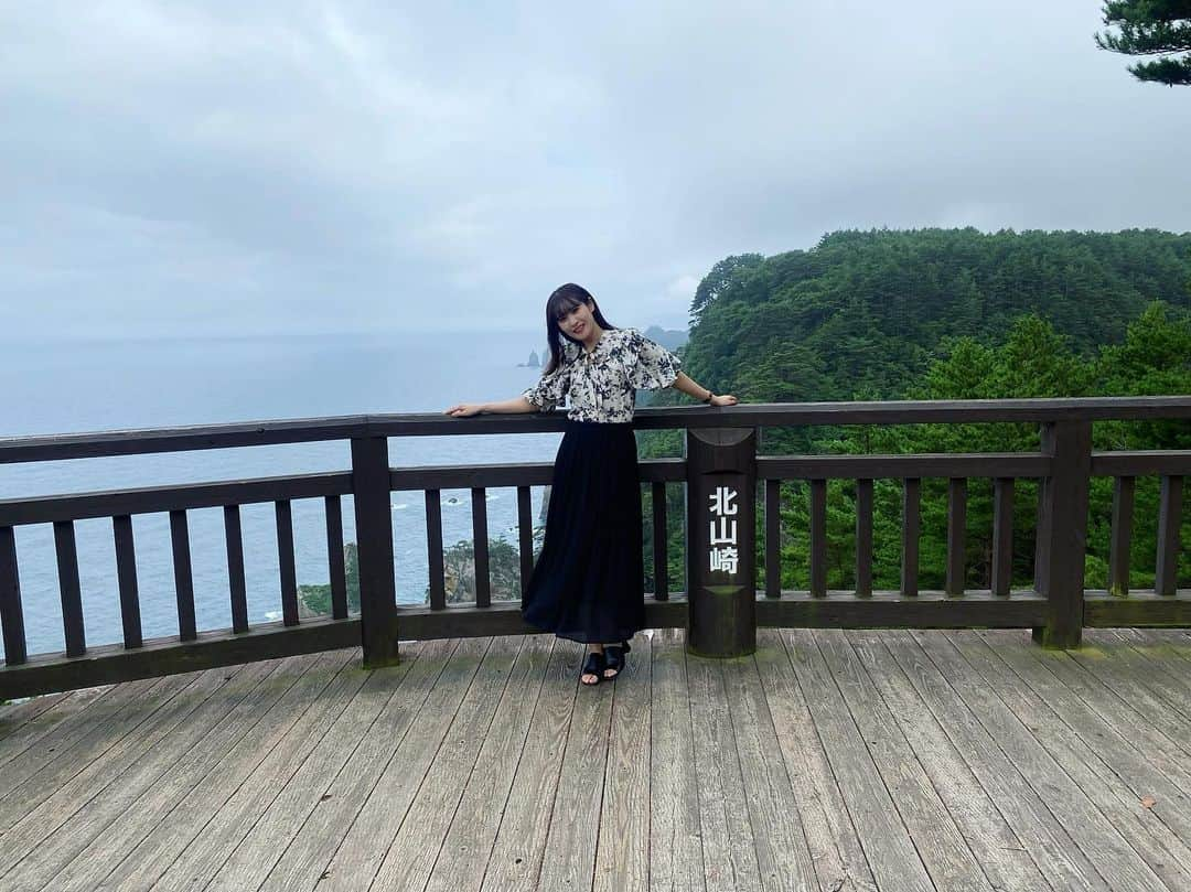 川崎優菜さんのインスタグラム写真 - (川崎優菜Instagram)「. . .  田野畑村にある北山崎は すごい素敵な観光スポットなのでぜひぜひ岩手に行った際には行ってみてくださいね☺️  海が壮大でカッコいいんです〜っ  今度は晴れてる時にまた行きたいなー！  #岩手 #岩手観光 #岩手グルメ　#釜石　#三陸　#三陸海岸  #田野畑村 #北山崎  #海　#三陸グルメ  #東北 #japan #iwate #iiwate」8月2日 20時28分 - yuna.kawasaki.29