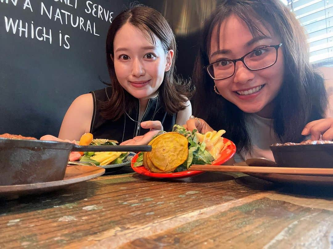 須貝茉彩さんのインスタグラム写真 - (須貝茉彩Instagram)「. LOVEかわファミリーの久本アナと久々にランチ🥰 久しぶりにお会いしても 久しぶり感が全くないのが不思議。笑 前回麻布店に行って好きになった we are the farm🍅今回は恵比寿店に✨  あつみさんにも会える予定でしたが、 急遽次回に持ち越し🥺💦  気持ち的には６年間LOVEかわをやっていたときと 変わらない気がするんだけど、、変わったのかなぁ？🙃  久本さんといっしょに番組をやらせてもらって たくさんのことを学ばせてもらったし、 今でもとても尊敬してる大好きな先輩です✨  次回は絶対にあつみさんもー！🥺  #LOVEかわさき #tvk #須貝茉彩」8月2日 20時28分 - maaya.gm