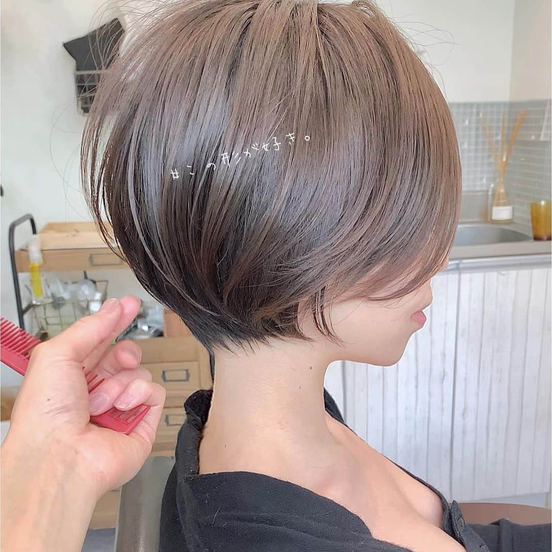 山内 大成 のインスタグラム：「前髪長めの人気の丸みショートボブ3選⭐️(@i._hair_tonsan )  #ショートヘアスタイル#サイドスタイル#ヘアスタイル#ショートカット#ボブ#ショート#ショートヘア#ショートボブ#丸みショート#ショート女子#前髪カット」