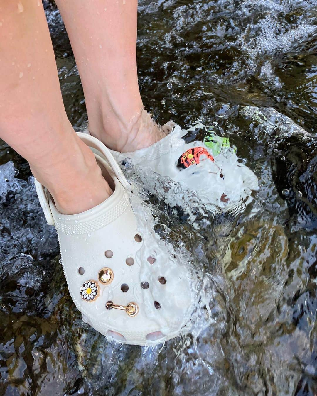 吉田麻衣子さんのインスタグラム写真 - (吉田麻衣子Instagram)「🌊🌼 @crocsjp」8月2日 20時42分 - maiko_yoshida_