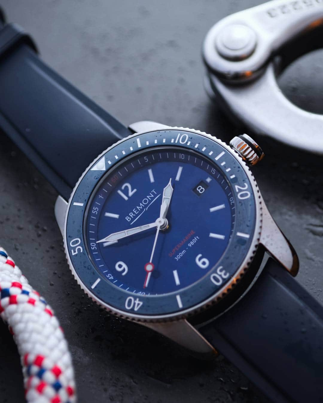 ブレモンさんのインスタグラム写真 - (ブレモンInstagram)「Dive into the unfamiliar - the right tools will guide you on your way ⛰️  Learn more about the Bremont S300 Blue at the Link-in-Bio 🔗  #Adventurer #Bremontwatches #Divingwatch #mountaineering #bremontsupermarine #bremonts300」8月2日 20時42分 - bremontwatches