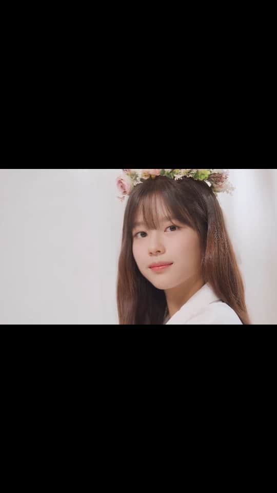 のインスタグラム：「. @sbs_universeticket_official by @get_regrammer Concept photo #황시은 #HWANGSIEUN  소녀들의 꿈을 지금 바로 티켓팅하세요!  📌사전 투표 진행 중 ~ 08.09 10:00 [KST] @ SBS 홈페이지 @ 팬캐스트 앱  #유니버스티켓 #universeticket #SBS #fnfentertainment」