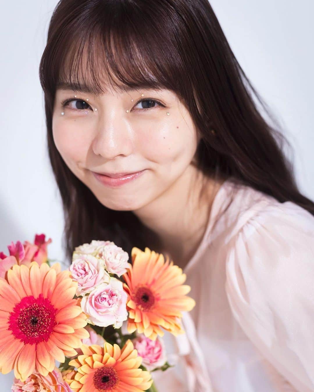 篠原望のインスタグラム：「. 💐🫧 . . 『篠原望 OFFICIAL SITE / FANCLUB』会員限定！ . 初の“篠原望 ファンミーティング” の開催が決定しました🥹🫧 . . 日時🗓 9月18日(月祝)  OPEN 11:30/ START 12:30 . 会場🎪 LOFT9 Shibuya . . こうして開催出来るのもいつも応援してくださる 皆さんのおかげです(;_;) . . 一緒に楽しい時間を過ごしましょう🤍 . . . 詳細は会員限定ブログにてご確認ください☺︎ . https://nozomi-920.fensi.plus/page/blogs/816610994414419969 . . . #portrait #ポートレート #撮影 #japanesegirl #instagram #instalike #instagood #篠原望」