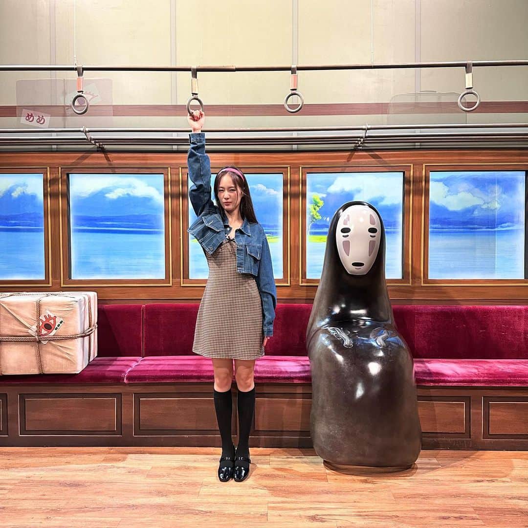 のインスタグラム：「カオナシさま。(｀_´) 𝐓𝐇𝐄 𝐖𝐎𝐑𝐋𝐃 𝐎𝐅 𝐒𝐓𝐔𝐃𝐈𝐎 𝐆𝐇𝐈𝐁𝐋𝐈'𝐒 𝐀𝐍𝐈𝐌𝐀𝐓𝐈𝐎𝐍 𝐄𝐗𝐇𝐈𝐁𝐈𝐓𝐈𝐎𝐍 𝐁𝐀𝐍𝐆𝐊𝐎𝐊 𝟐𝟎𝟐𝟑  ได้ไปแล้วว! นิทรรศการจากสตูดิโอจิบลิที่ใหญ่ที่สุดในเอเชียตะวันออกเฉียงใต้! รวม 10 อนิเมชั่นสุดฮิต 🍃 My Neighbor Totoro 🍃 Howl’s Moving Castle 🍃 Spirited Away 🍃 KiKi’s Delivery Service 🍃 Princess Mononoke 🍃 Castle in the Sky 🍃 Porco Rosso 🍃 Nausicaa of the Valley of the Wind 🍃 Pom Poko 🍃 Ponyo on a Cliff by the Sea   ไปเชคอินกันตั้งแต่วันนี้ - 30 ก.ย. 66 ณ centralwOrld LIVE ชั้น 8 ศูนย์การค้าเซ็นทรัลเวิลด์ | ⏰Time 10.00 – 22.00 จ้าาา  📌 centralwOrld Live at centralwOrld, 8 Fl. 🔗 Ticket available here https://www.thaiticketmajor.com/the-world-of-studio-ghiblis/  #studioghibli #WOGBKK #centralwOrld #LiveNationTero  Now opening! The biggest Studio Ghibli’s exhibition in SEA ‘THE WORLD OF STUDIO GHIBLI'S」
