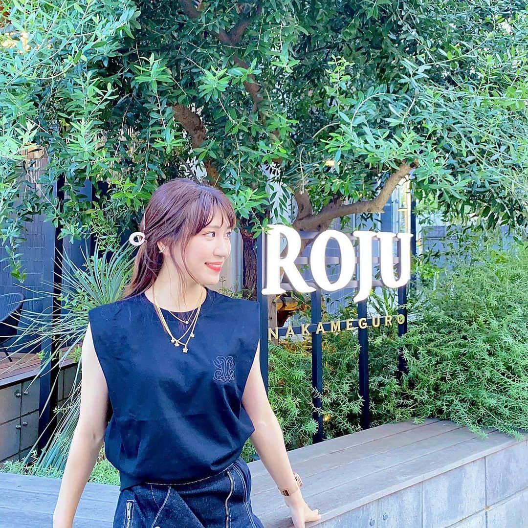 松崎莉沙のインスタグラム：「☕️ 素敵な空間に出会えると ウレシイヨ  #roju #rojunakameguro  #cafe #coffee #nakameguro」