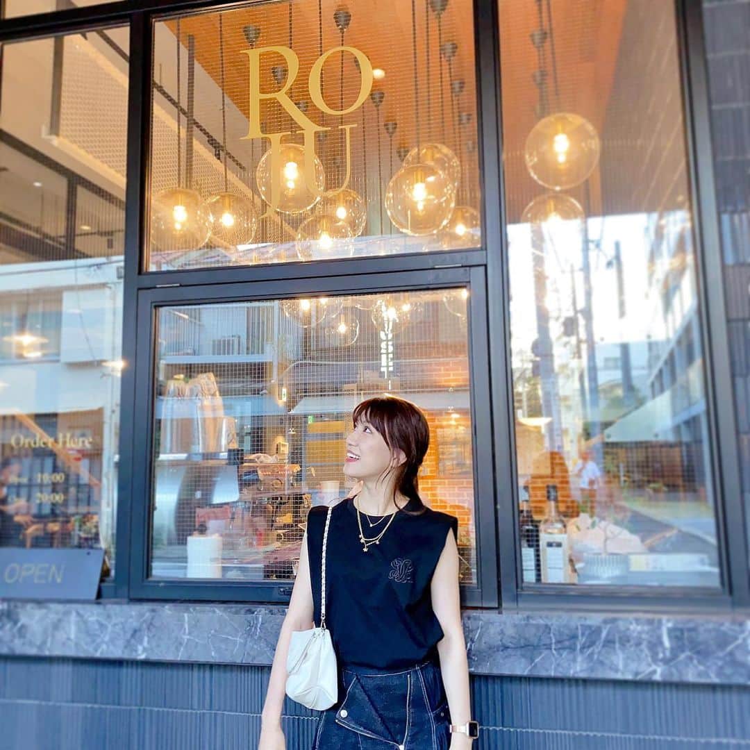 松崎莉沙さんのインスタグラム写真 - (松崎莉沙Instagram)「☕️ 素敵な空間に出会えると ウレシイヨ  #roju #rojunakameguro  #cafe #coffee #nakameguro」8月2日 20時59分 - risadegozaimasu