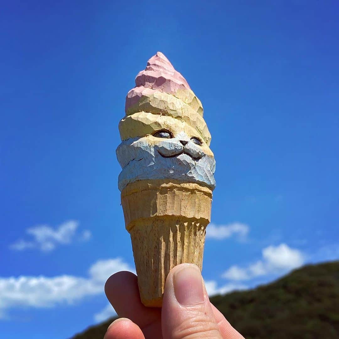 花房さくらさんのインスタグラム写真 - (花房さくらInstagram)「今日も暑かった〜  ソフトクリームを食べたくなったのは私だけではないだろう･･･  #アイスもいいけど #ソフトクリーム  #softserveicecream  #cat #sculpture #hanafusasakura」8月2日 20時52分 - sakura_hanafusa