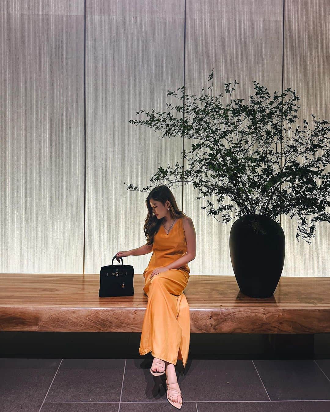 Stella Leeのインスタグラム：「I stop taking too many pictures because in the end, I dont know which one I should post. Who’s with me? 👀」