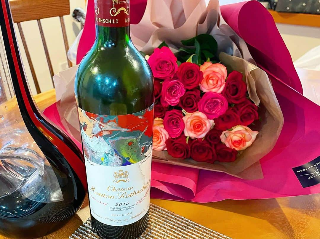 藤本恵理子さんのインスタグラム写真 - (藤本恵理子Instagram)「I turned 42 today!! Family cooked for me and I had wine tonight. I will enjoy this year!! 本日8月2日に42歳になりました。 飲むと使い物にならないので家ではほぼ飲みませんが、今日は飲みます🍷  今年も、自分がやりたいことは全て欲張りにやっていくというスタイルでいきたいと思います。 楽しみながらコツコツ進んでいきたいと思います。  ちなみに3つ下の弟も同じ誕生日🎂おめでとうー🥳  #birthday #wine #birthdaycake #dinner #aug2 #august #august2nd #happybirthday #happybirthdaytome #誕生日　#8月2日」8月2日 20時55分 - eriko_fujimoto_0802