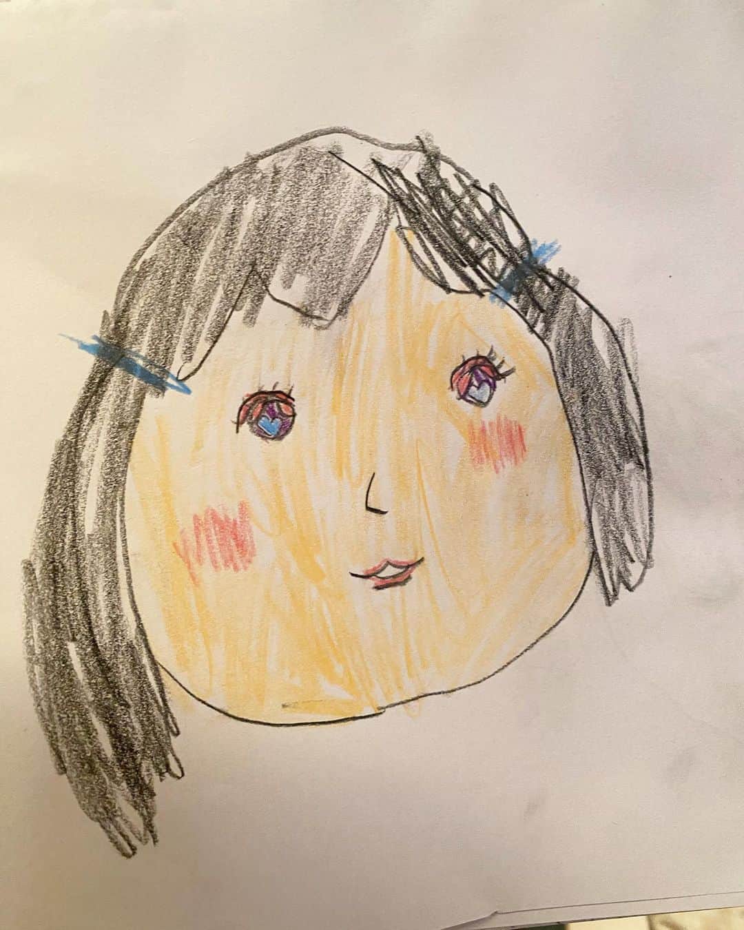のインスタグラム：「5歳10ヶ月  ・ ・ なんて優しい顔を描ける我が子✨ 感動✨  ・ ・ 笑笑 親バカ全開🤣🤣🤣  ・ ・ #我が子の絵 #5歳 #天才か #親バカ」