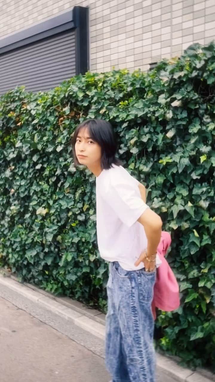上野一稀のインスタグラム：「・ film story. ・ ・ ・ ・ ・ ・ ・ ・ ・ ・ ・ ・ #メンズファッションコーデ #メンズファッションコーディネート #デニムコーデ #デニム #デニムパンツ #白t #白tシャツ #シンプルコーデ #シンプルファッション #夏服コーデ #夏服コーディネート #メンズモデル #フィルムカメラ #フィルムと生活」