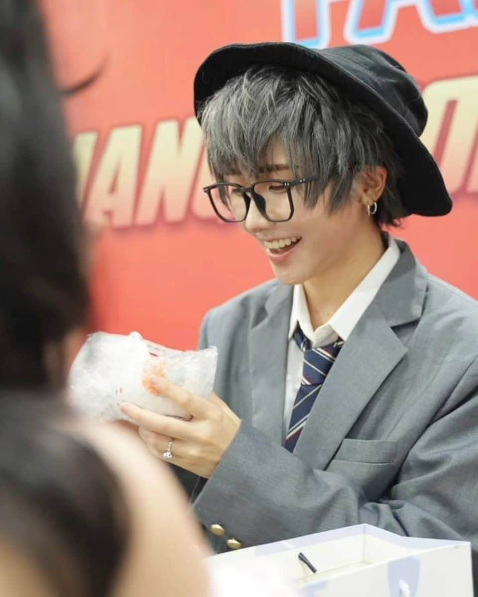 ひかりんさんのインスタグラム写真 - (ひかりんInstagram)「Hahaha sorry for the late post but thank you my fans in Vietnam 🇻🇳 who treated us with such a kind welcome this weekend at Manga Comic Con ! I really had so much fun spending time with you all ✨💞 Because of you guys I'll definitely be coming back to Vietnam soon in a few months ! Look out for my post ~ 👀 see you verrryyyy soon   #cosplay #mangacomiccon」8月2日 21時01分 - __hikarin