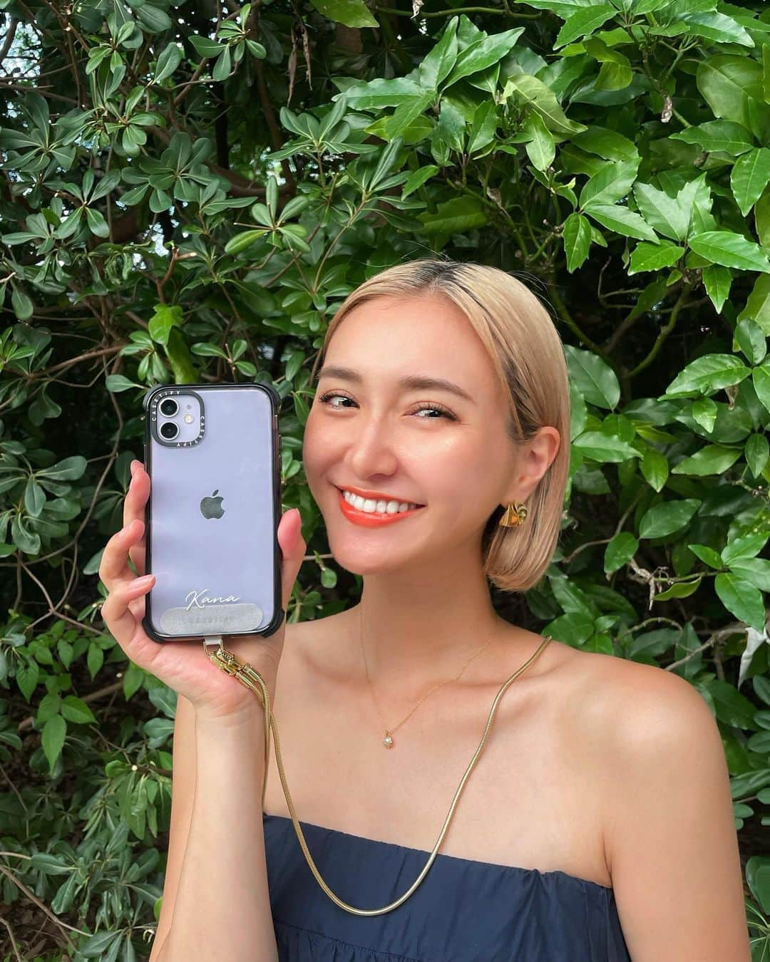 カナさんのインスタグラム写真 - (カナInstagram)「大好きな @casetify の カスタムケースとスマホショルダーストラップを ゲットしたよ🪻🖤  わたしはシンプルにホワイトで"Kana"を入れたよ🐻‍❄️ 色や文字のフォントや位置が自分でカスタムできるから 自分だけのオリジナルケースが作れるのが最高🌈  ケースはスリムで軽いのに 落としても割れない耐衝撃性が◎ スマホショルダーは外出先ですぐに スマホをチェックできるし、両手が使えて便利🫶🏻  @casetify_jp で使える15%OFFのプロモコード ぜひ使ってね📱 コード：15KANA627  #CASETIFY #ShowYourColors #casetifycustomstudio #CASETIFY #iphonecase #iphonecases #custom #customiphone #プロモーション #スマホショルダー」8月2日 21時03分 - _kana627_