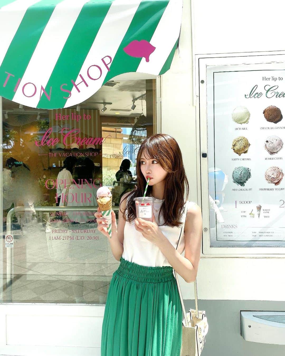 のインスタグラム：「可愛すぎて写真沢山撮りました📷🍨💚  こじはるさん本当に天才🥺✨ ⁡  ⁡ 最近、緑色の可愛さに気が付いて なんだか大人になった気持ち🌿 ⁡ ⁡ ⁡ ⁡ #六本木 #アイスクリーム #herlipto #六本木ヒルズ」