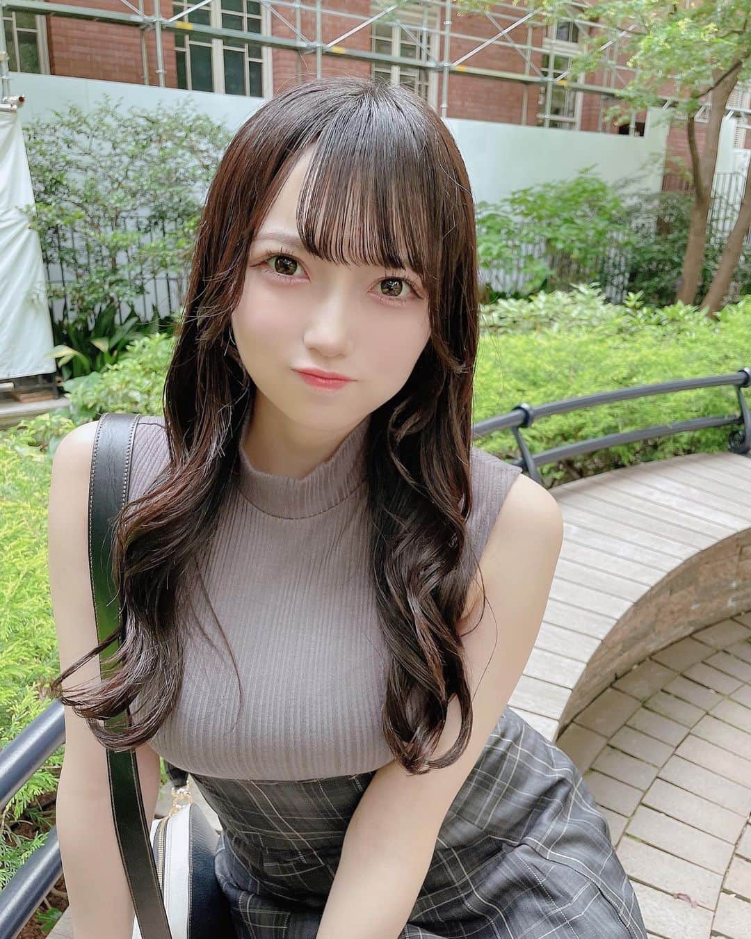 のインスタグラム：「8月もよろしくね！  8月も楽しい月になりますように！！  まだまだ暑い日が続きそうだ💦  暑いの苦手だけど頑張ってお外に出るぞ(ง •̀_•́)ง   #selfie  #love  #like  #likesforlike  #ootd  #goodportraitworld  #girl  #japan  #photography  #photooftheday  #instagood  #instadaily  #instalike  #instapic  #instafollow  #fyp  #fashion  #fashionblogger  #hairstyle  #hair  #tokyo  #いいね返し  #東京  #東京グルメ  #東京観光  #夏コーデ  #今日のコーデ  #被写体になります  #ファインダー越しの私の世界  #daily」