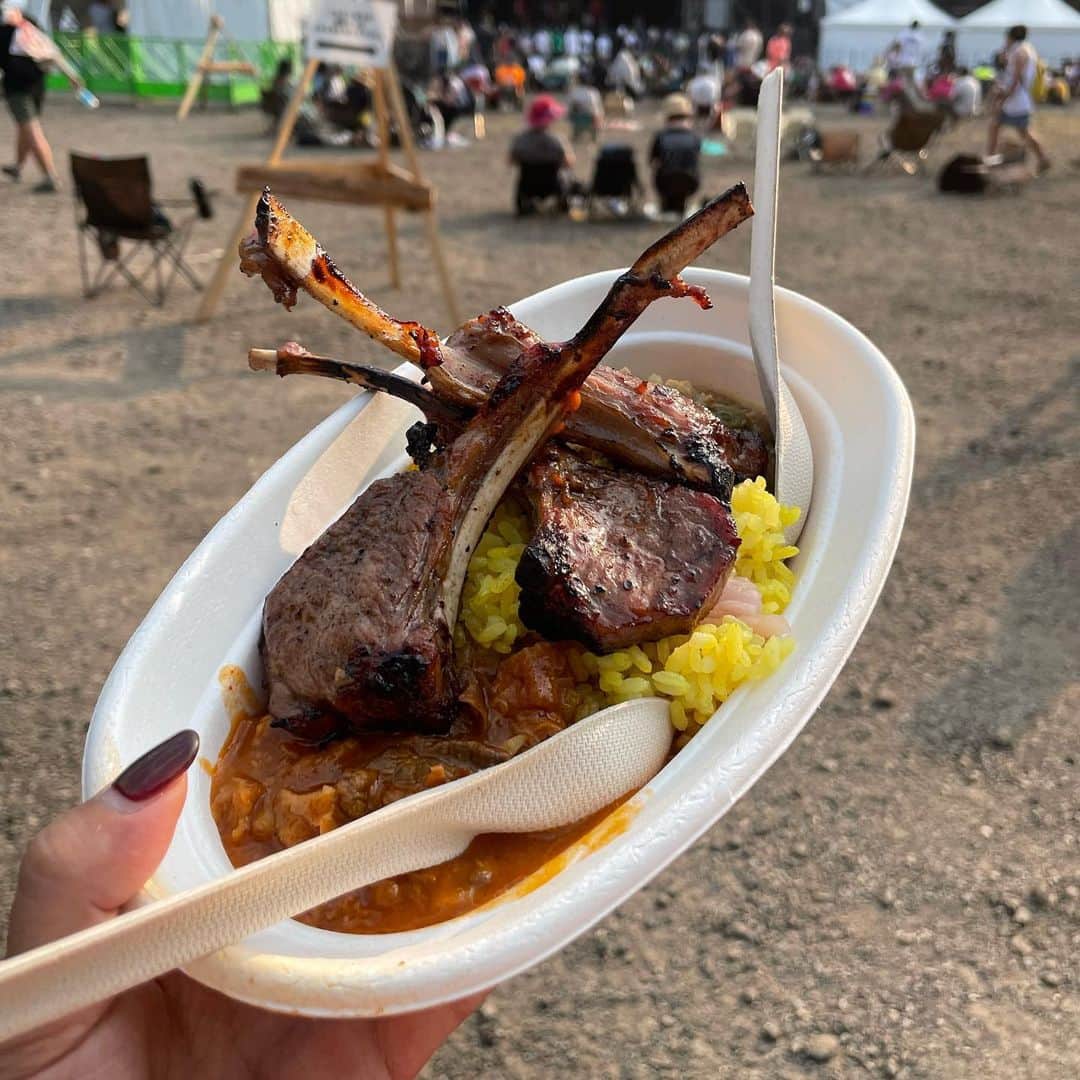渡辺梨夏子さんのインスタグラム写真 - (渡辺梨夏子Instagram)「夏のドキドキ。好きな音楽のある場所で、ご機嫌な3日間を過ごしてきました〜🌞またこの場所に戻ってこられて嬉しかったなあ、体力の限界まで楽しみ尽くした気がします🤟✨暫くこの余韻に浸りながら頑張る！  #記憶の記録#週末記録 #夏フェス#フェスめも #フェスコーデ #フジロック#フジロック2023 #fujirock #fujirockfestival」8月2日 21時15分 - riiiico462