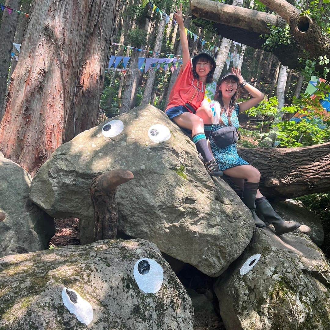 渡辺梨夏子さんのインスタグラム写真 - (渡辺梨夏子Instagram)「夏のドキドキ。好きな音楽のある場所で、ご機嫌な3日間を過ごしてきました〜🌞またこの場所に戻ってこられて嬉しかったなあ、体力の限界まで楽しみ尽くした気がします🤟✨暫くこの余韻に浸りながら頑張る！  #記憶の記録#週末記録 #夏フェス#フェスめも #フェスコーデ #フジロック#フジロック2023 #fujirock #fujirockfestival」8月2日 21時15分 - riiiico462