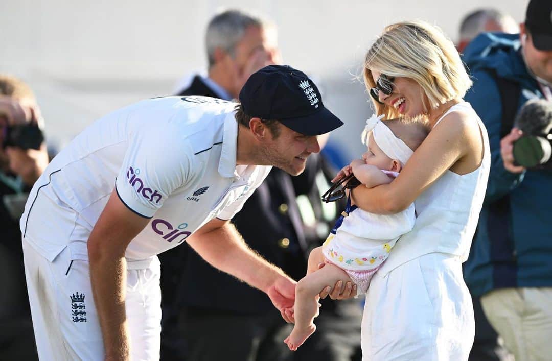 Mollie Kingのインスタグラム：「An unbelievable ending to an incredible career! We’re bursting with happiness for you!  📸 Photo 1 - Stu Forster/Getty Images  📸 Photo 2 - Gareth Copley/Getty Images」