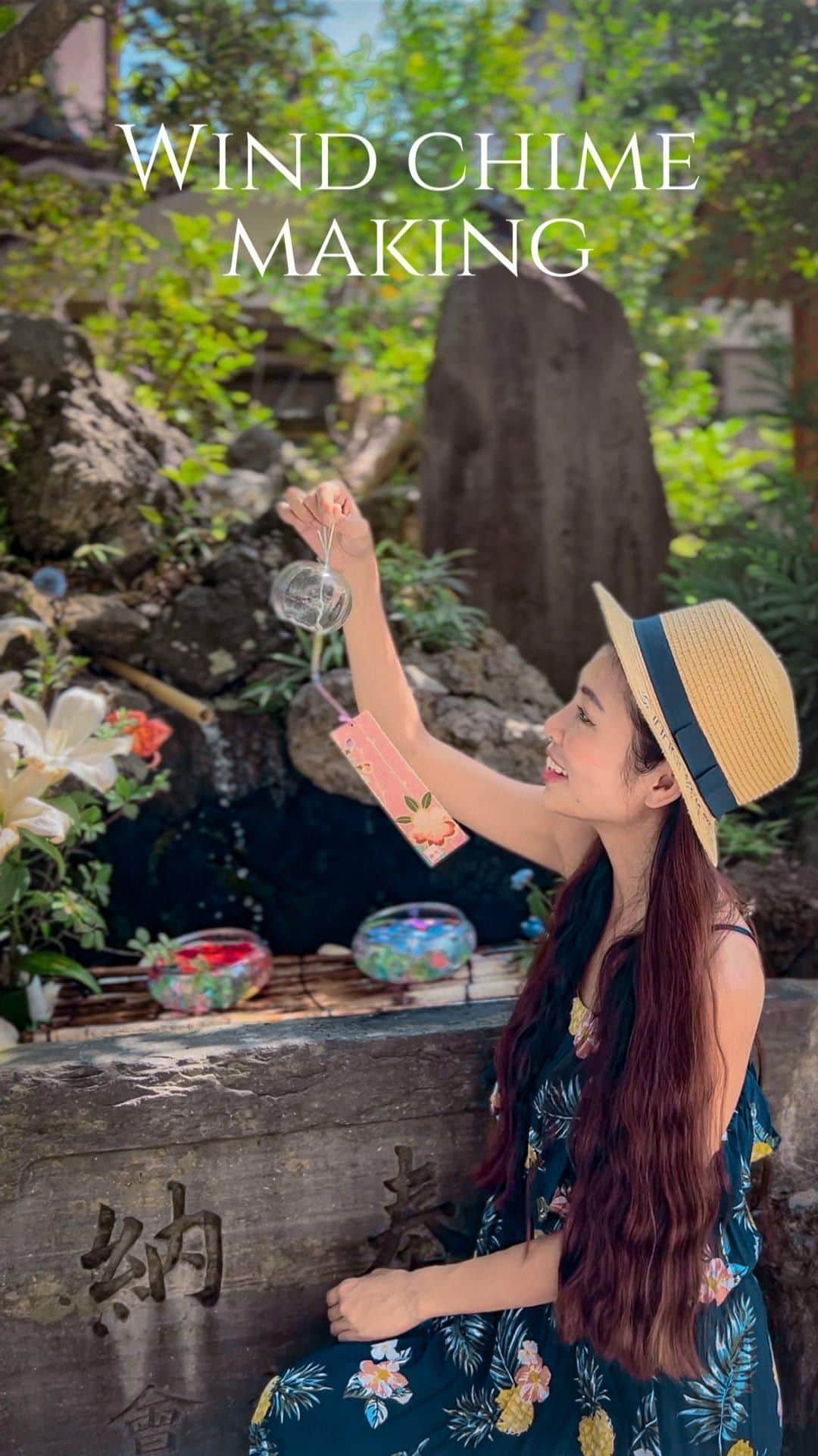 のインスタグラム：「Wind Chime Making in Niigata!🎐  Wind chime is one of the most iconic symbol of summertime in Japan, and here at Niigata City, you actually get to make your own wind chime!  The strip is made of used kimono upcycled, and the glass prices are handmade high quality crystal glass from @atelier_miharu in Niigata City!  The coolest thing is, the simple workshop is done inside the shrine hall of @niigata_furumachi_shinmeigu, which is very popular for their beautiful seasonal floral decorations! A super unique experience for sure!  If you are in Niigata City, check out @edge.of.niigata for this amazing summer activity!  📍Niigata City, Niigata Prefecture」