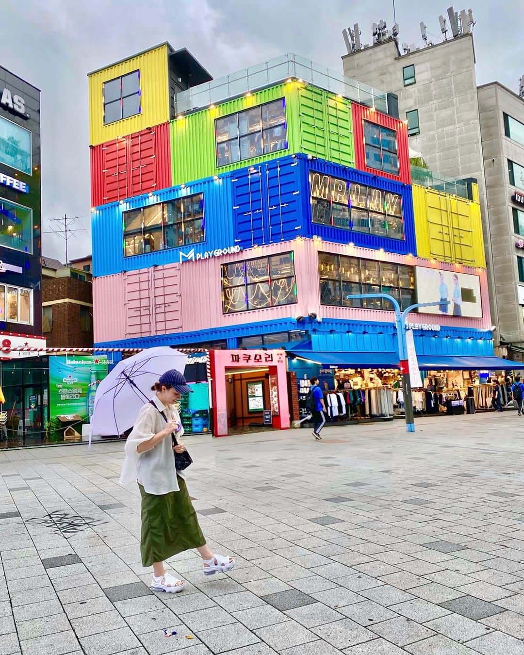 ドーキンズ英里奈のインスタグラム：「Korea🇰🇷  何をしたかって ほぼ食べてた❤️笑  あとは、地下鉄に乗れるように なりました〜🚃  行ったお店たち☟  📍 #明洞餃子 本店 📍 #テネロアイス 📍CHICKEN &BEER 📍ANJEL IN US COFFEE L7弘大店 📍STETCH 聖水洞  #韓国旅行 #韓国グルメ #韓国カフェ #エンジェリノスコピ #聖水洞カフェ #弘大カフェ #明洞グルメ」