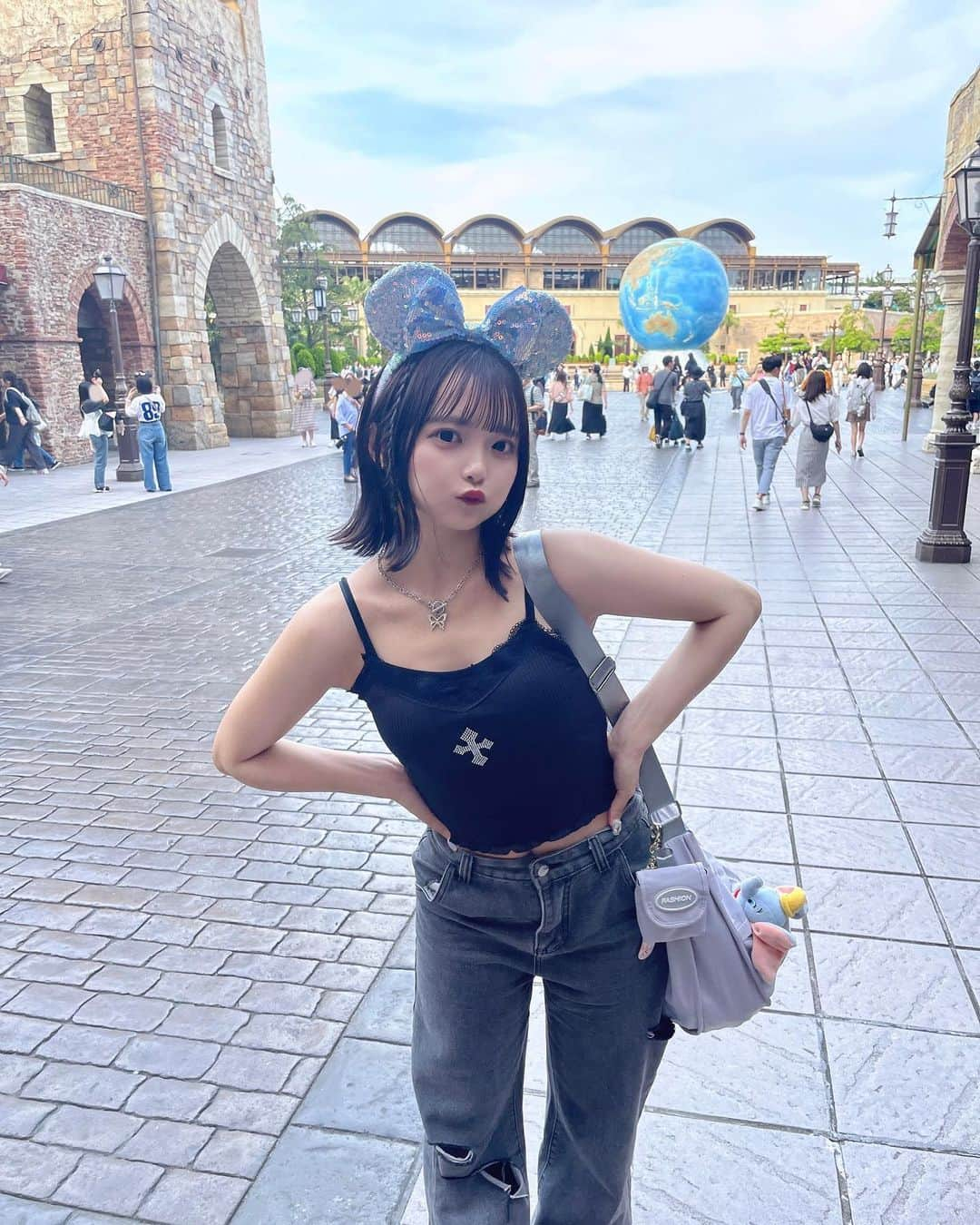 福山梨乃さんのインスタグラム写真 - (福山梨乃Instagram)「🪼🪼 @tokyodisneyresort_official  . tops→ @shein_japan  bottoms→ @ksg_seoul  . ディズニーのお土産で買えるパスタスナックのターキーレッグ味？おいしすぎるのでお友達の皆様お土産お待ちしてますね💫💫💫笑 ジャンボリ初当選したけど暑くてしぬかと思った日ですジャンボリおねえさん、、、」8月2日 21時33分 - rinomaru_