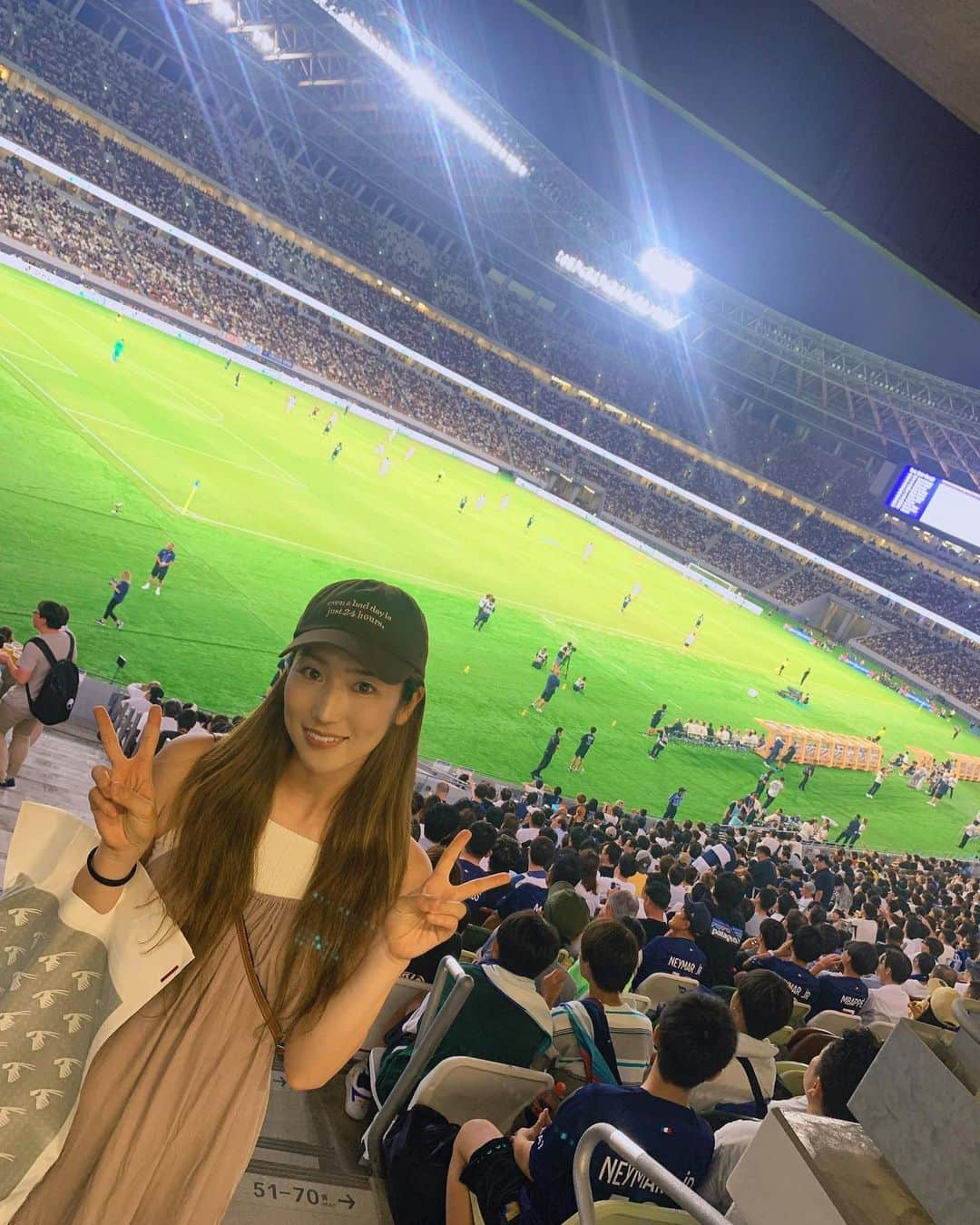 仲田歩夢のインスタグラム：「. . Paris Saint-Germain JAPAN TOUR 2023 . パリ・サンジェルマンのプレミアムスポンサーである カタール航空様にご招待いただきました！！！ とても素晴らしい席をご用意していただいて、、 本当に本当にありがとうございました😭✨ . 連携、足元の技術、パスの精度、球際の強さ、 あらゆる部分において質の高さを感じました！ . わたしもどんな些細なプレーでも ひとつひとつにこだわりを持って🔥 また明日から頑張ります💪🏻🔥 .  #カタール航空  #qatarairways  #PSG  #仲田歩夢  #WEリーグ  #大宮アルディージャ  #ardija  #大宮アルディージャVENTUS」