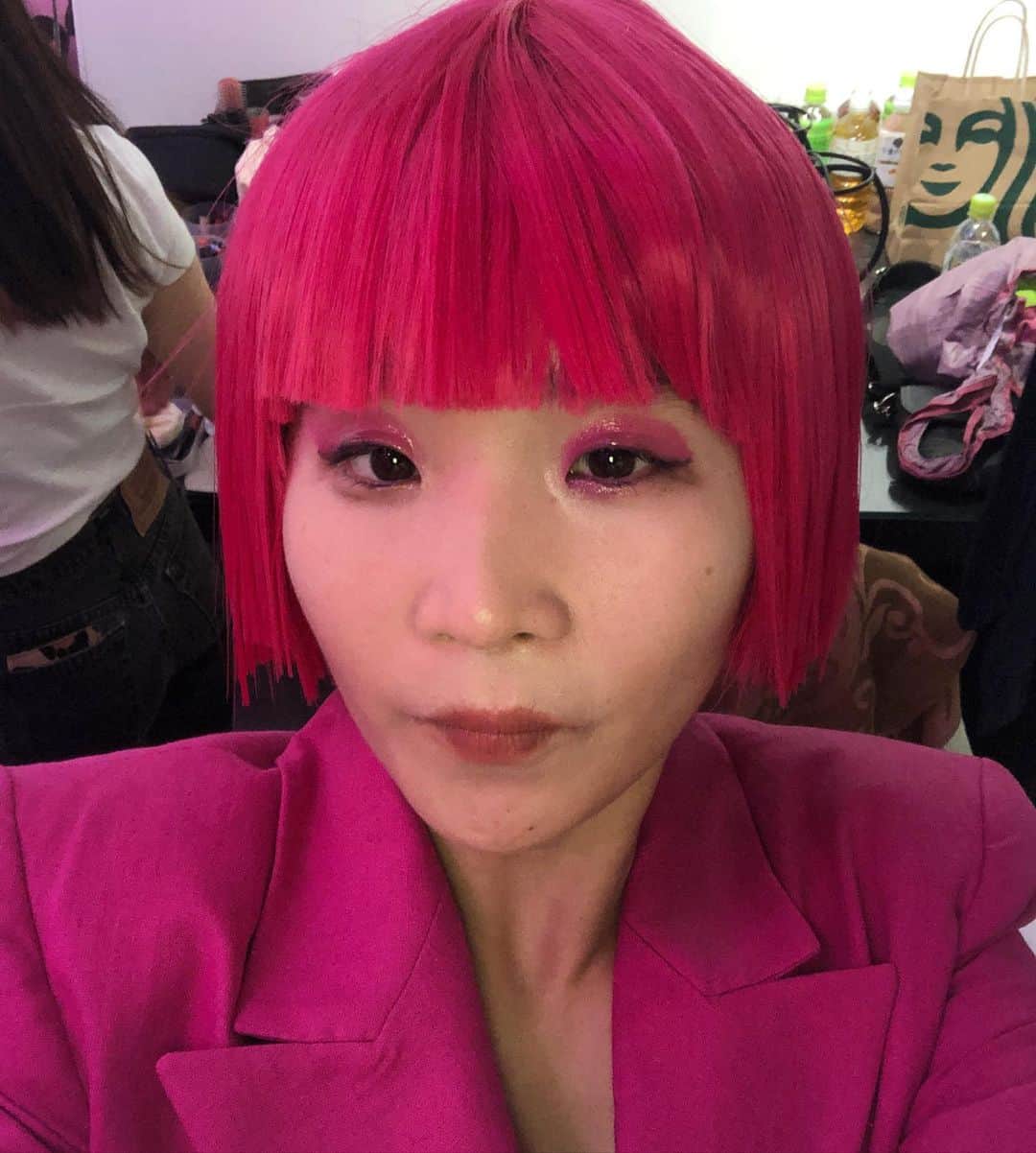 マナのインスタグラム：「NEO KAWAII K??🦄  #newsong #neokawaii」