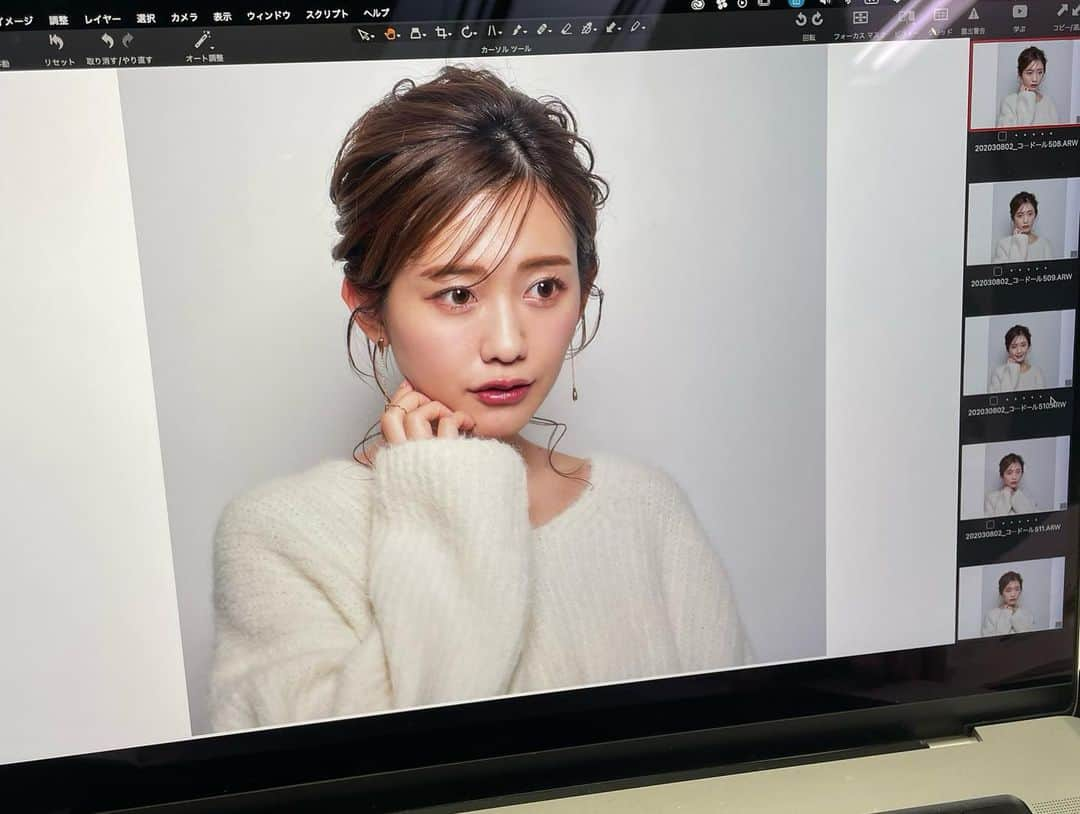 中村比菜さんのインスタグラム写真 - (中村比菜Instagram)「. ⁡ 8月はいったばっかだけど もうクリスマスコスメの撮影だった🎅♡ ⁡ #ショートまとめ髪 #ショートヘア　#ショートボブ #ショートヘアアレンジ #コンパクトボブ　#ミニボブ #ハンサムショート　#前髪ありショート #アッシュベージュ　#ボブ #耳かけショート　#マッシュショート #サロンモデル　#撮影モデル #アッシュベージュ　#マットベージュ」8月2日 21時41分 - ohinachan017