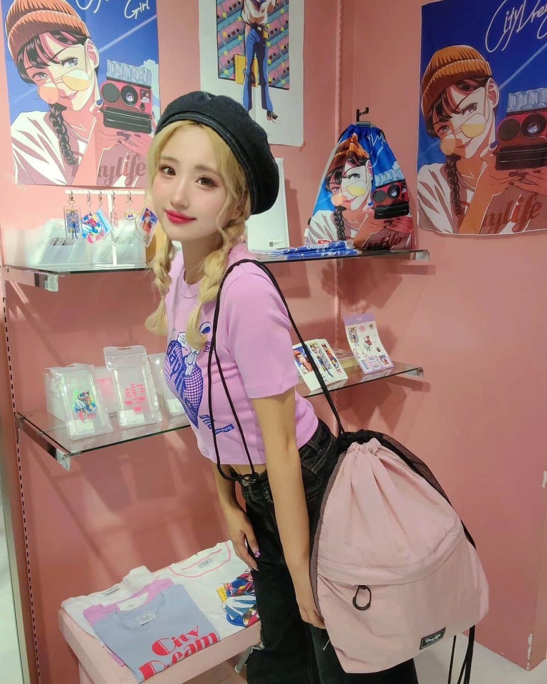 黛実希さんのインスタグラム写真 - (黛実希Instagram)「@daylife_japan 🐰🩵🩷🌈 데이라이프 팝업🩷 韓国ファッションの流行りがいち早く手に入るIMADA MARKETでDAY LIFEのPopup開催中🫶🏻 めちゃくちゃ安くお得に買えるのは8月15日までだよლ(´ڡ`ლ)🛍 韓国で人気のイラストレーター @__tree_13 さんとのコラボアイテムが異常なくらい可愛すぎるのよ…💕 SHIBUYA109 B1で待ってるよん🎀  #daylife#데이라이프#popup#popupshop#韓国ストリート#韓国ストリートファッション#imadamarket#イマダマーケット#SHIBUYA109#shibuya#shibuyatokyo#koreanfashion#데이리룩#여름코디#デニムコーデ」8月2日 21時42分 - candymiiiki