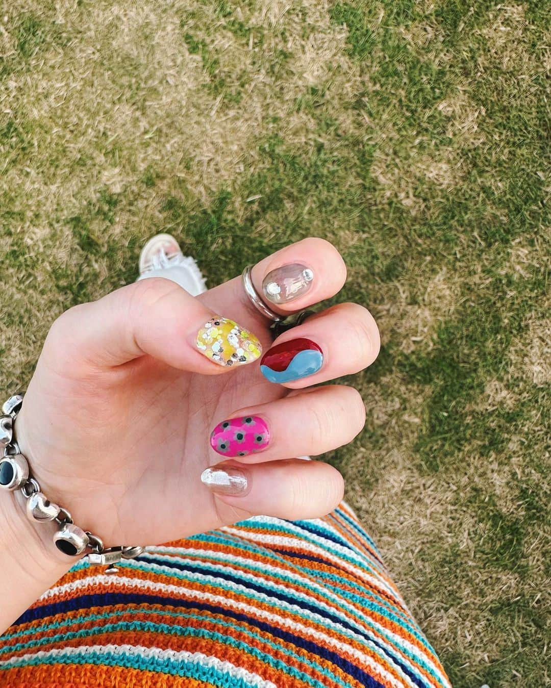 安田レイさんのインスタグラム写真 - (安田レイInstagram)「なつーーーーー☀️  カラフルな気分🌈🌈🌈  Thank you @yukamizz さん🫶  #nails #newnails #ネイル　#やすだのねいる」8月2日 21時38分 - yasudarei