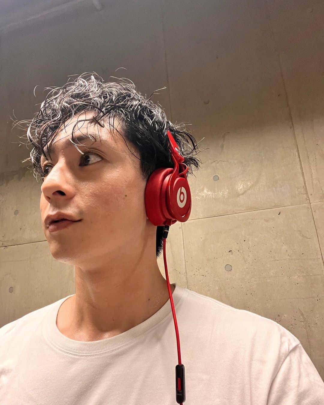 のインスタグラム：「🎧#beatsmixr #有線も使ってますか！」