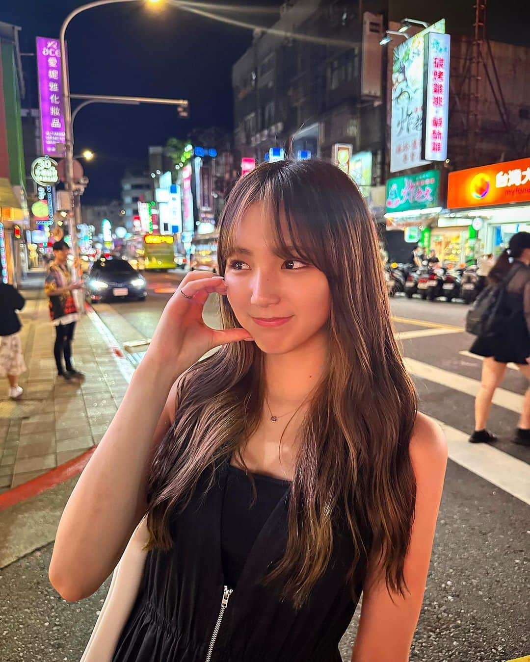 愛来さんのインスタグラム写真 - (愛来Instagram)「☁︎ TAIPEI_1  これは夜市に行った時の写真 ☾   #台湾 #夜市 #愛来」8月2日 21時39分 - amefurasshi_aira_official_