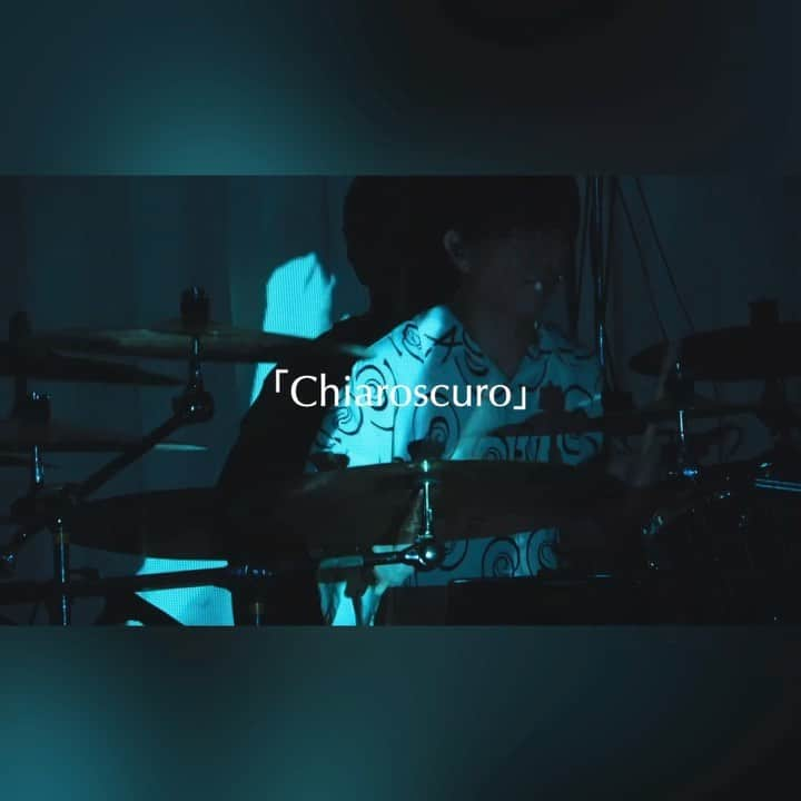 佐藤ケンケンのインスタグラム：「DEPICTION METHOD Vol.6「Chiaroscuro」から #Chiaroscuro 公開。  ロングバージョンはこちら https://youtu.be/jnc-RR93pjM  配信アーカイブチケットはこちら ［一部］ https://twitcasting.tv/pla_kenken/shopcart/246835  ［二部］ https://twitcasting.tv/pla_kenken/shopcart/248715  アーカイブは8月4日(金)23:59までとなります。  YouTubeを観て、配信アーカイブを観るという流れ、最高です。 是非楽しんでくださいね。 ・ ・ ・ ・ ・ ・ #sonordrums #vaterdrumsticks #小出シンバル #EvansDrumHeads #JerryHarveyAudio #ZoomCreator #ライブ #生配信 #ドラム #drums #インスト #instrumental #DEPICTIONMETHOD #佐藤ケンケン」