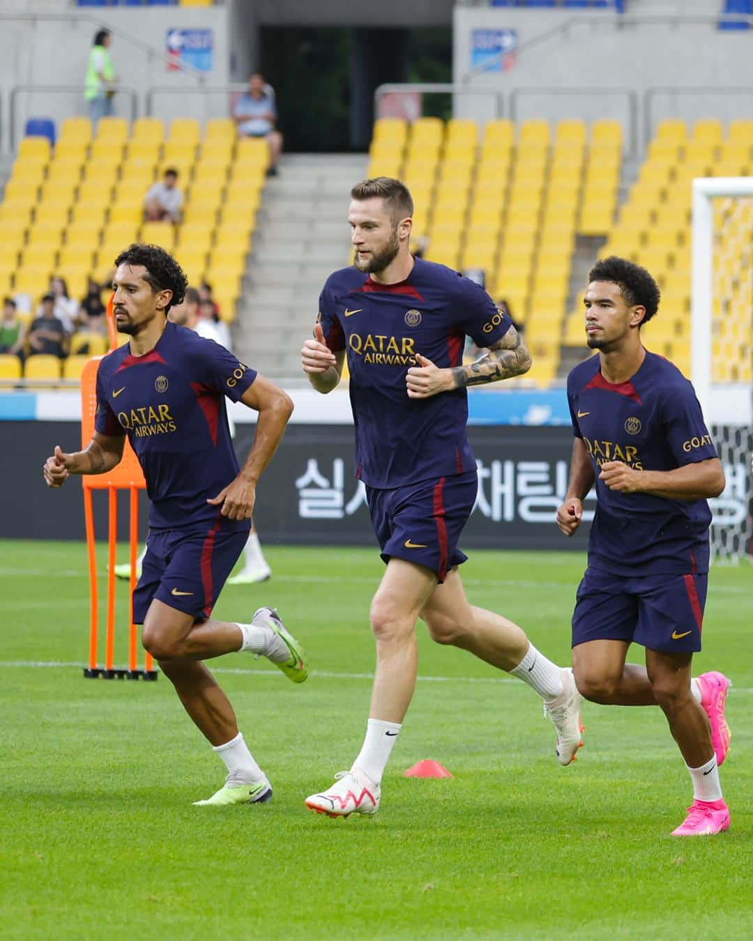 パリ・サンジェルマンFCさんのインスタグラム写真 - (パリ・サンジェルマンFCInstagram)「Parisians trained in Busan ahead of tomorrow game! 👊⚽️ Les Parisiens se sont entraînés à Busan avant le match de demain ! 👊⚽️  #PSGKorea2023 🇰🇷 #ParisSaintGermain #PSGTraining」8月2日 21時44分 - psg