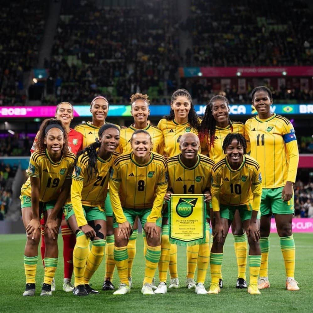 ウサイン・ボルトのインスタグラム：「History👏🏿 Congrats Girls 🇯🇲🙌🏿 #ReggaeGirlz」