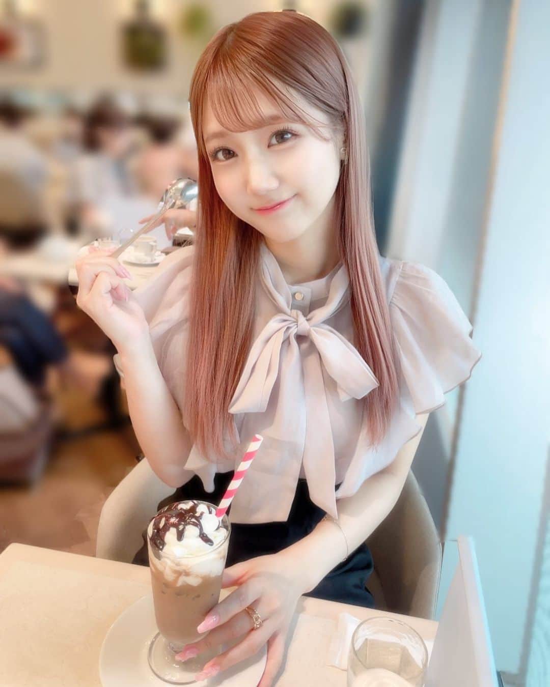 のインスタグラム：「🎀 . . 何飲んだっけ。 名前忘れちゃった🤫」