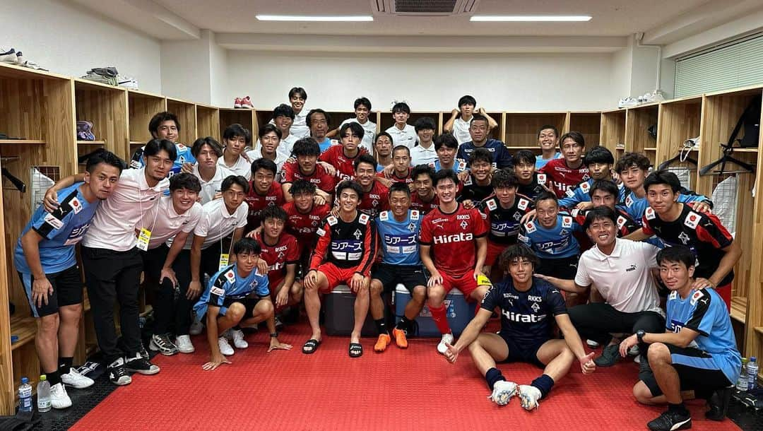 ROASSO KUMAMOTOさんのインスタグラム写真 - (ROASSO KUMAMOTOInstagram)「【8/2天皇杯】 本日の天皇杯4回戦はホームでJ1・FC東京との対戦でした。 前半4分、#伊東俊 選手が倒されて得たPKを #平川怜 選手が決めて先制すると、後半9分、#松岡瑠夢 選手がドリブルで持ち込み2点目を決め、守備面でも相手を無失点に封じ、2-0勝利、クラブ初のベスト8進出が決定しました‼️ たくさんの応援、ありがとうございました✨ 本日の勝利の笑顔をお届けします😊 #ロアッソ熊本」8月2日 21時48分 - roassokumamoto_official