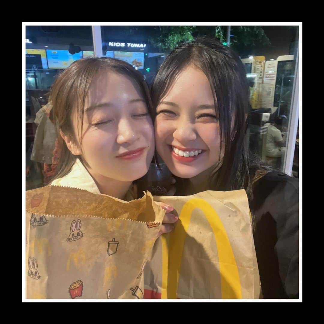 芳野心咲のインスタグラム：「💛🍟  ちひさん！ chihi-san! ・  @this_chihhi   ・  ・  ・  ・  ・  ・   #川上千尋 さん#idol #アイドル #あいどる #NMB48 #nmb #07line #08line #ootd #oufit #Japan #15歳 #芳野心咲 #マック #マクド #McDonalds  #マクドナルド #🍟 #ポテト #美味しい #インドネシア #の #マック」