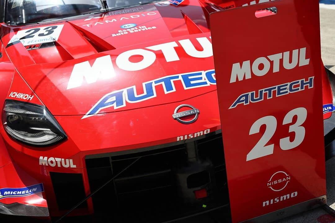 MOTUL Japanのインスタグラム：「【今週末はSUPER GT Rd.4!!】 . 今週末8/5-6にSUPER GT Rd.4が富士スピードウェイで開催されます。 . 今から楽しみにですね!! 熱いレースが予想されるのでサーキットで応援される方は熱中症対策もお忘れなく!! . 写真は松田 次生選手とロニー・クインタレッリ選手がドライブする23号車 MOTUL AUTECH Z!!! . @nismo_jp_official  @nismo  @tsugiomatsuda290  @quintarelli.ronnie  @motul  #MOTULAUTECHZ #Motul #MOTULJapan #PoweredByMotul #松田次生 選手 #ロニークインタレッリ 選手 #NISSAN #nismo #nissanmotorsport #Nissanz #Nissanzgt500 #powerofz #SuperGT #スーパーGT #GT500 #znismo #znation #nismonation #nissannation #zociety #zsociety #zcar」